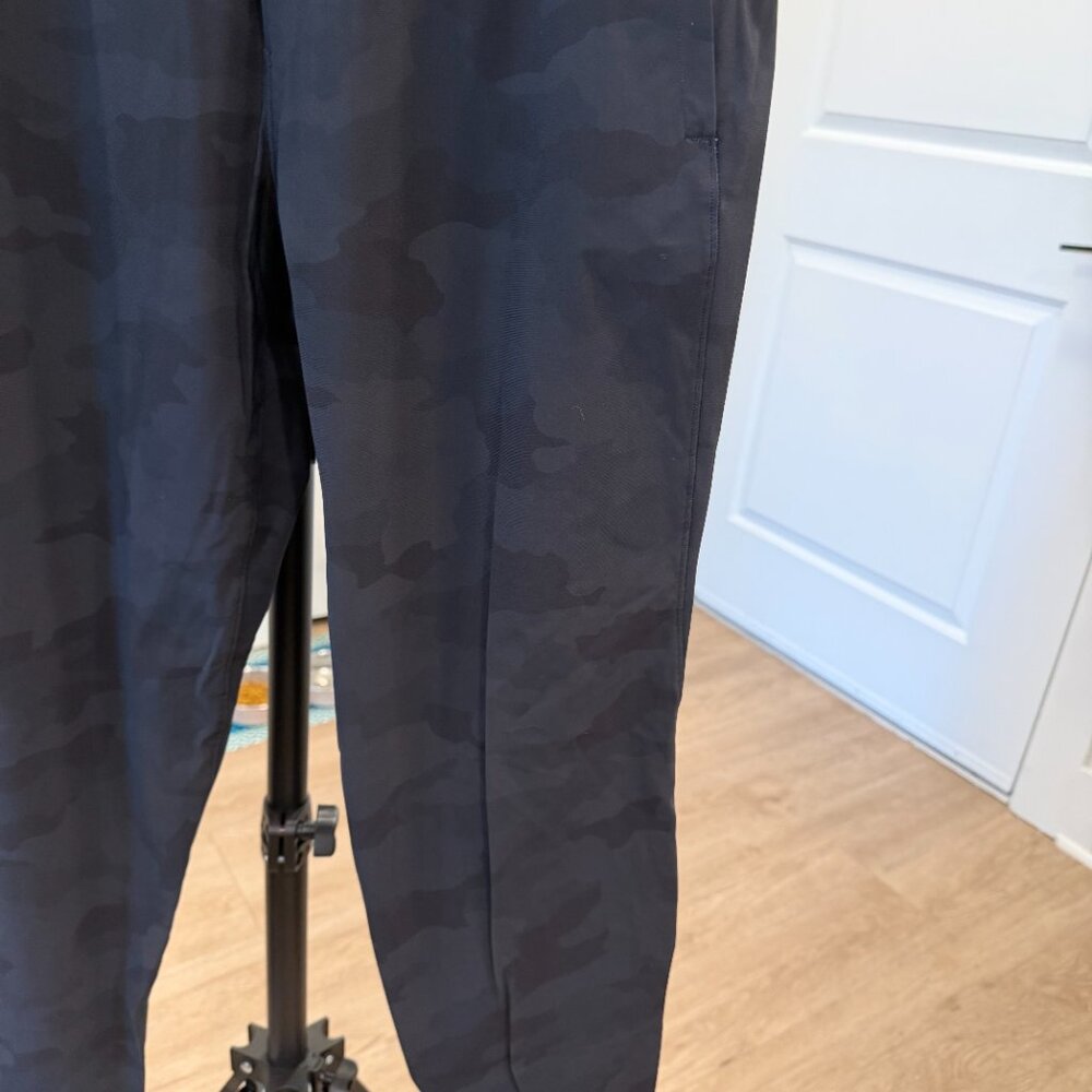 Men's Lululemon Surge Joggers 29" Inseam - Picture 5 of 12